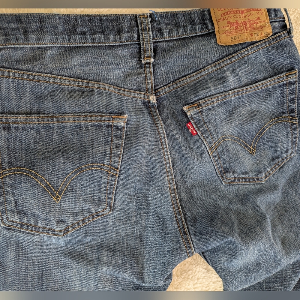 Levi's 501 Button Fly Blue Jeans - Picture 6 of 6